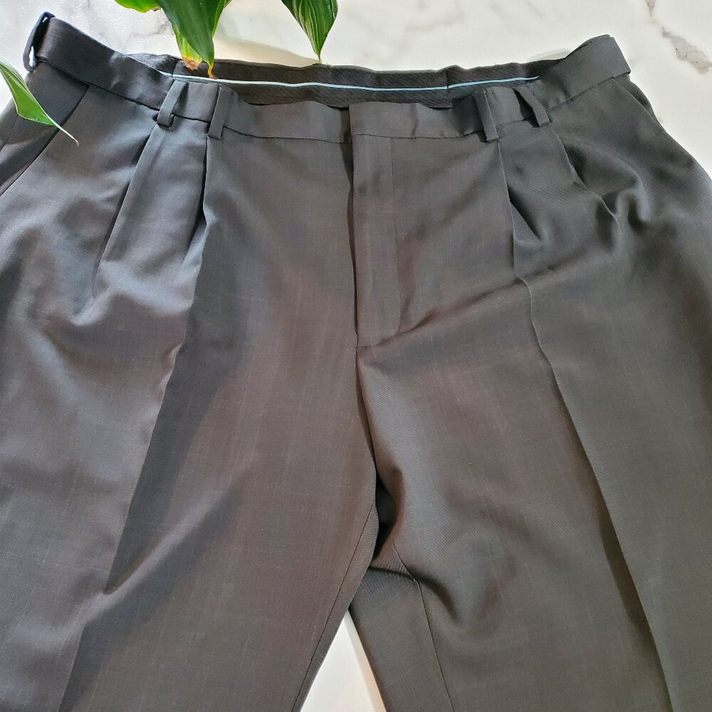Van Heusen Men's Dress Pants size 44 x 30